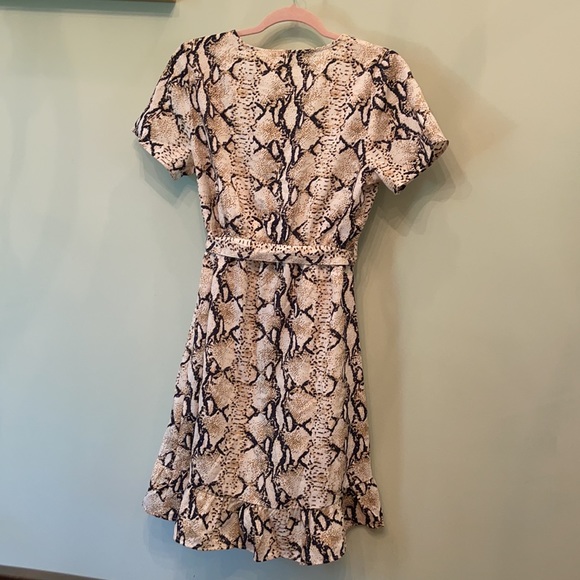 NWT Snakeskin Wrap Dress 🤩 - Picture 5 of 6